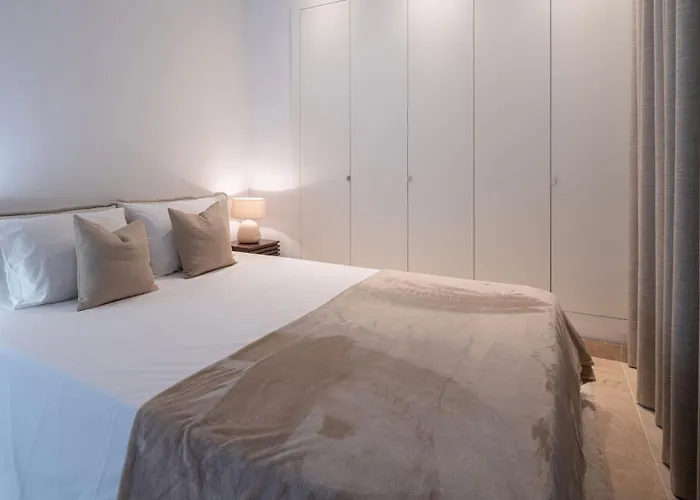 아파트 Stylish 3-bedroom In The Exclusive Paraiso Pueblo