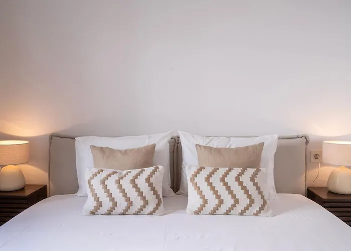 아파트 Stylish 3-bedroom In The Exclusive Paraiso Pueblo *