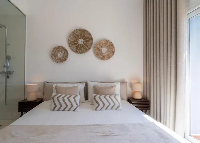 Stylish 3-bedroom In The Exclusive Paraiso Pueblo 아파트 에스테포나