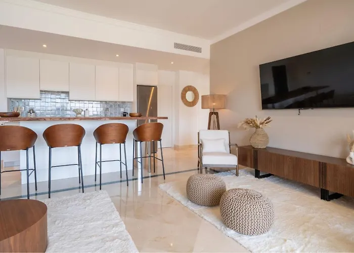 아파트 Stylish 3-bedroom In The Exclusive Paraiso Pueblo