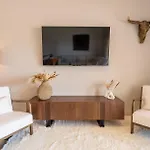 Stylish 3-bedroom In The Exclusive Paraiso Pueblo Apartamento