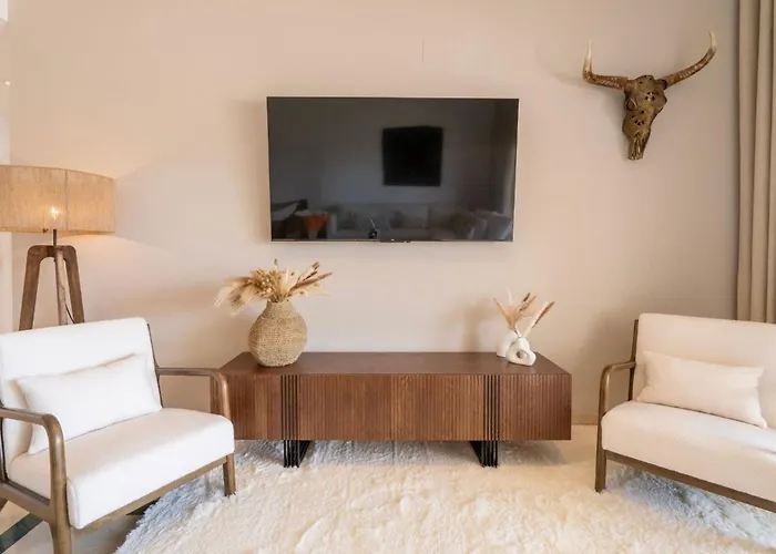 Stylish 3-bedroom In The Exclusive Paraiso Pueblo Apartamento