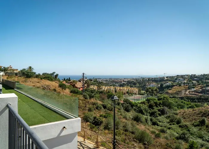 Stylish 3-bedroom In The Exclusive Paraiso Pueblo Apartamento